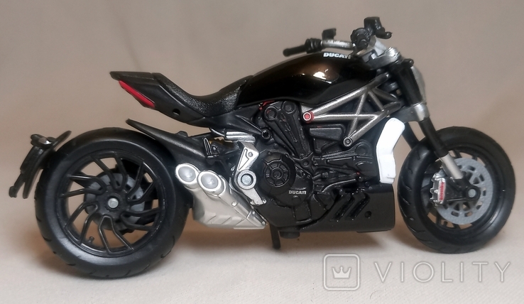 Модель мотоцикла Bburago Ducati, фото №4