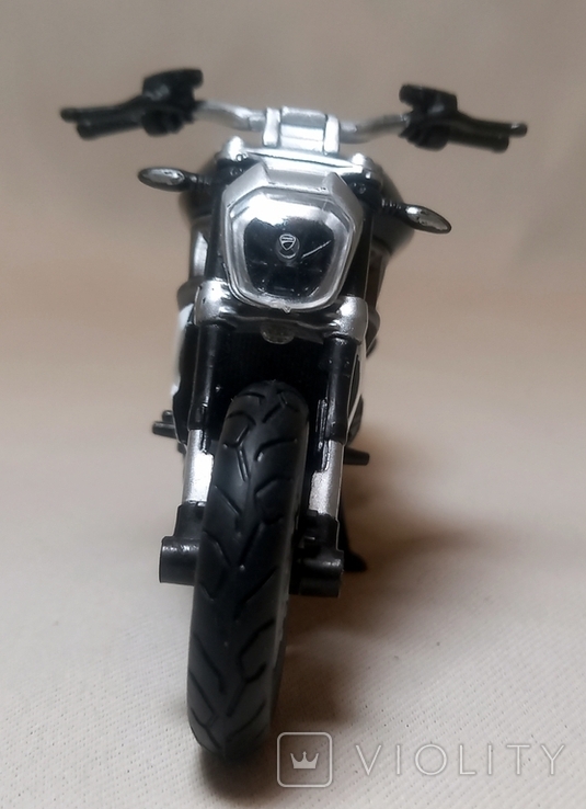 Модель мотоцикла Bburago Ducati, фото №5