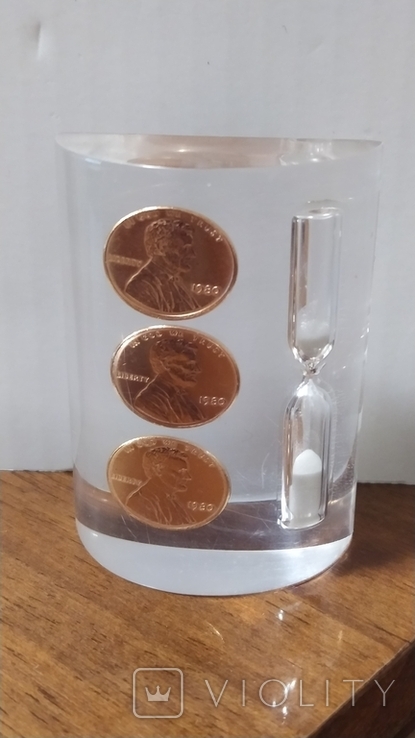 Сувенирные песочные часы с американскими центами. 1980 год, фото №2