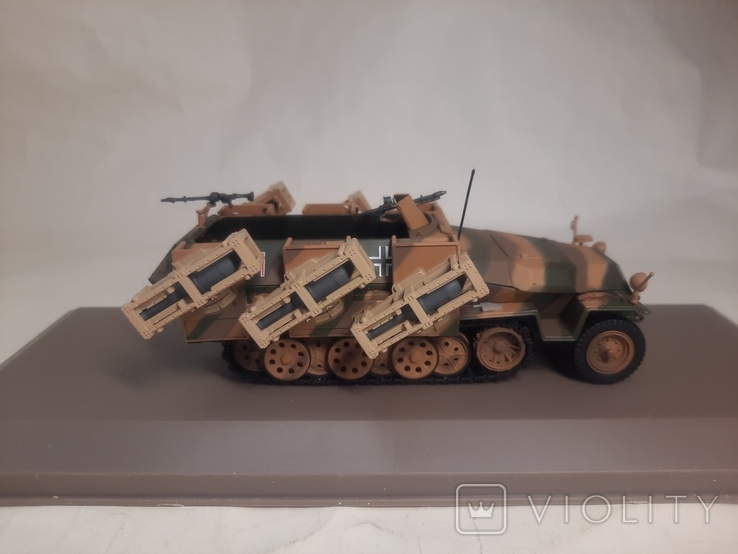 Hanomag SD KFZ 251/1 Wurfrahmen 40 1/43 Atlas half-track armoured personnel carrier, photo number 6