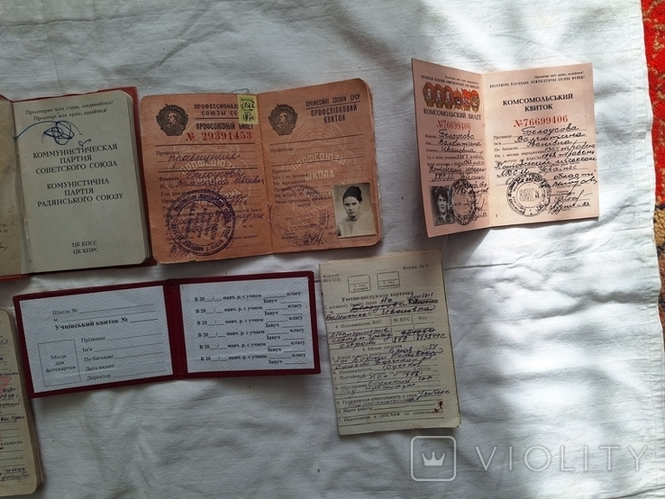 Документы на женщину и военный билет на отца., фото №6