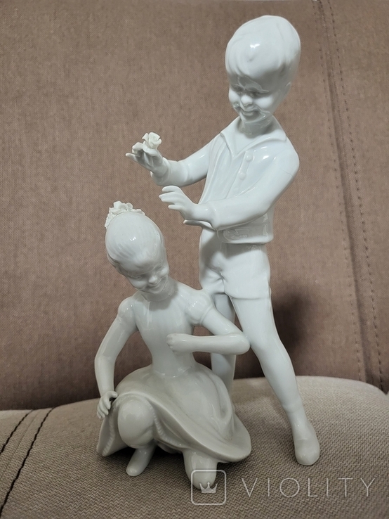 Статуэтка мальчик с девочкой Валендорф, фото №2