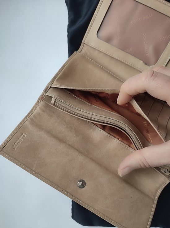 Фірмовий шкіряний люксовий гаманець портмоне Coccinelle, фото №5