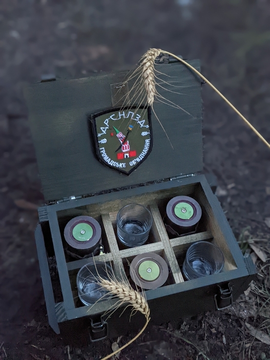 Імітація ящика з під ручних гранат в комплекті з чарками зі стріляних гільз від МК 19, photo number 2
