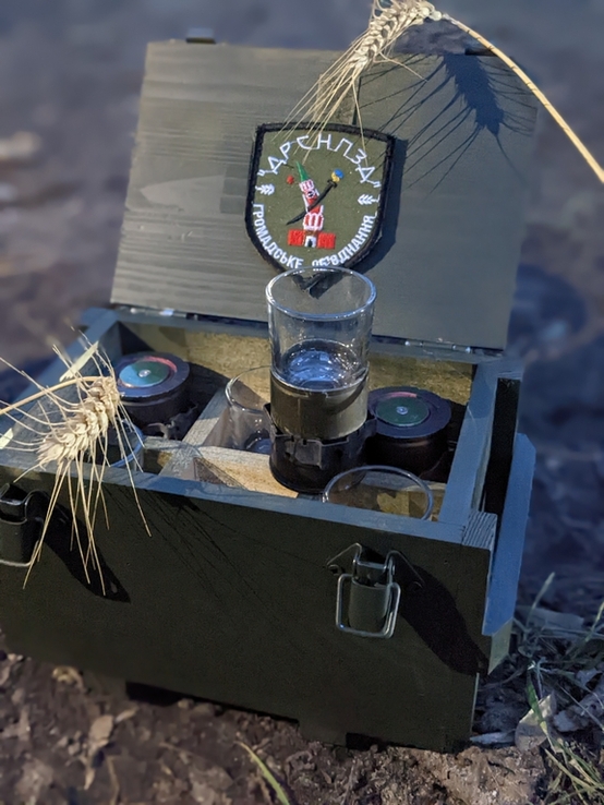 Імітація ящика з під ручних гранат в комплекті з чарками зі стріляних гільз від МК 19, photo number 3