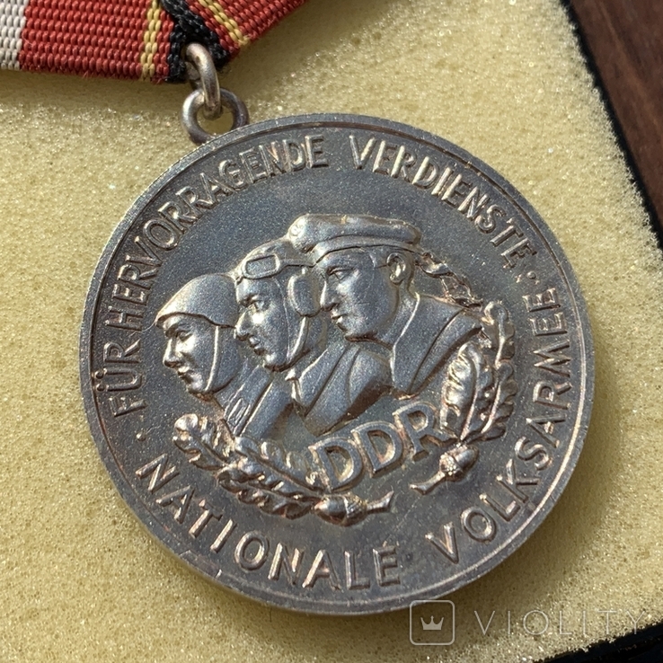 Медаль За Выдающиеся Заслуги (ГДР), фото №3