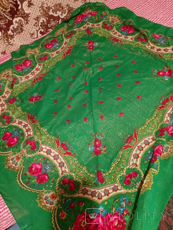 Зелёный в цветах ,с люриксом платок из СССР, фото №3