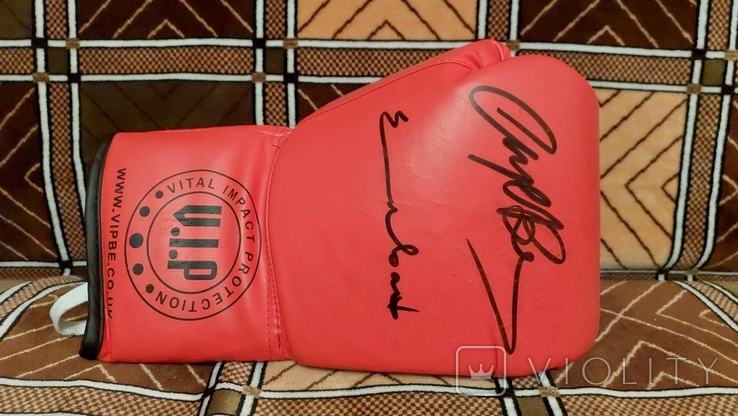 Боксерская перчатка с автографом, фото №2
