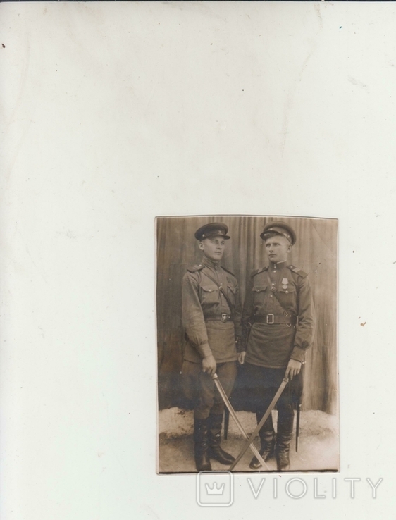 Военные ркка с саблями 1947г., фото №2