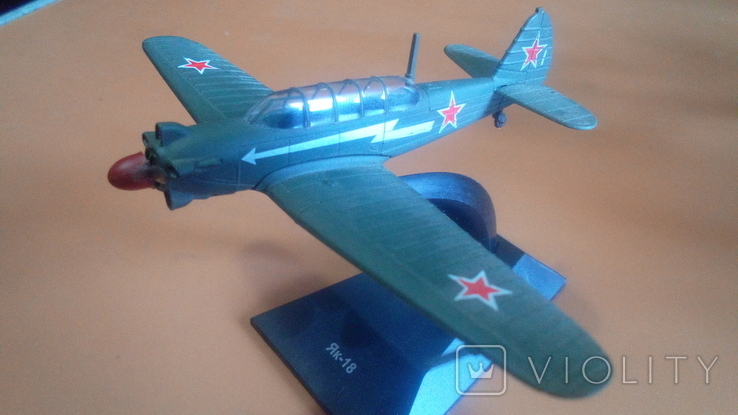 Модель самолёта Як-18, фото №2