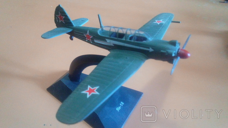 Модель самолёта Як-18, фото №3