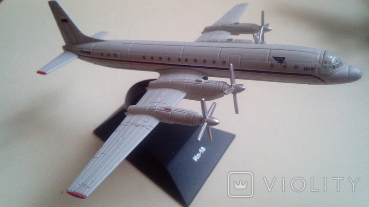 Модель самолёта Ил-18, фото №3
