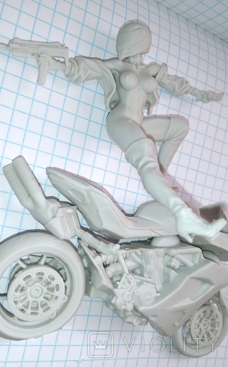 Дівчина - ганстер НЮ на мотоциклі 1/24 75 мм смола 3D друк, фото №3