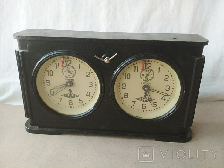 Шахматные ранние бакелитовые часы СССР без задней крышки, некомплектные, фото №2