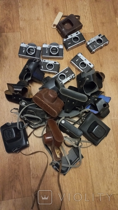 Тушки разных фотоаппаратов и чехлы, фото №3