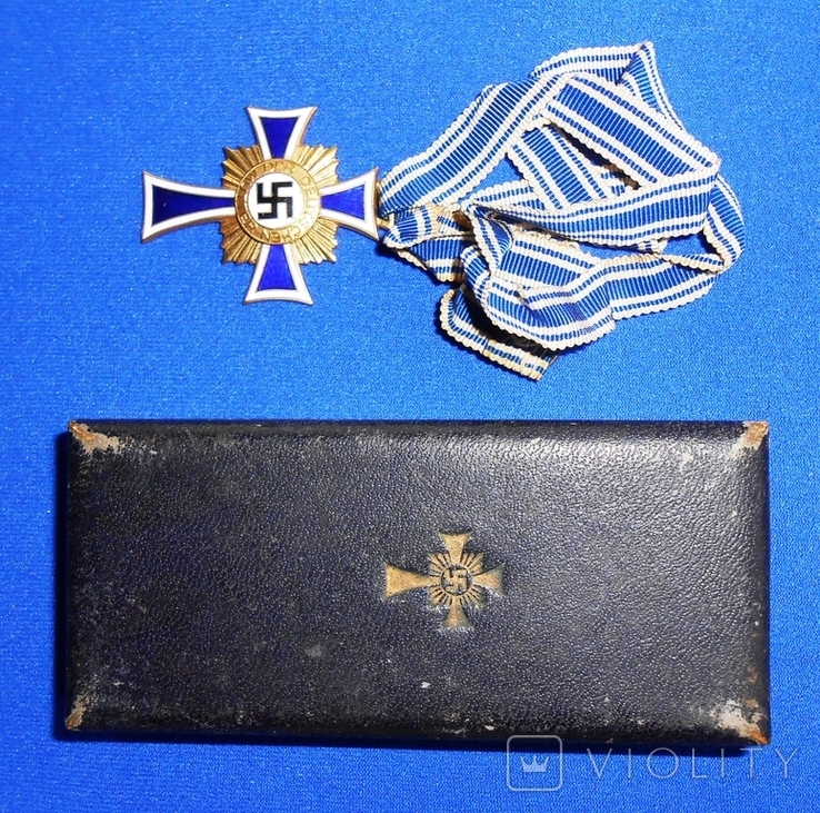 Золотой Почётный крест немецкой Матери на оригинальной ленте и в родной коробке, фото №2