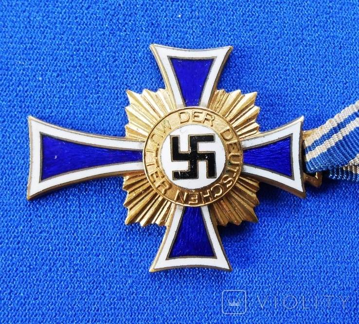 Золотой Почётный крест немецкой Матери на оригинальной ленте и в родной коробке, фото №4