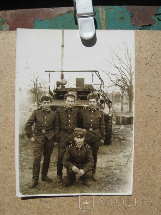 Солдаты на фоне БТР - ра., фото №3