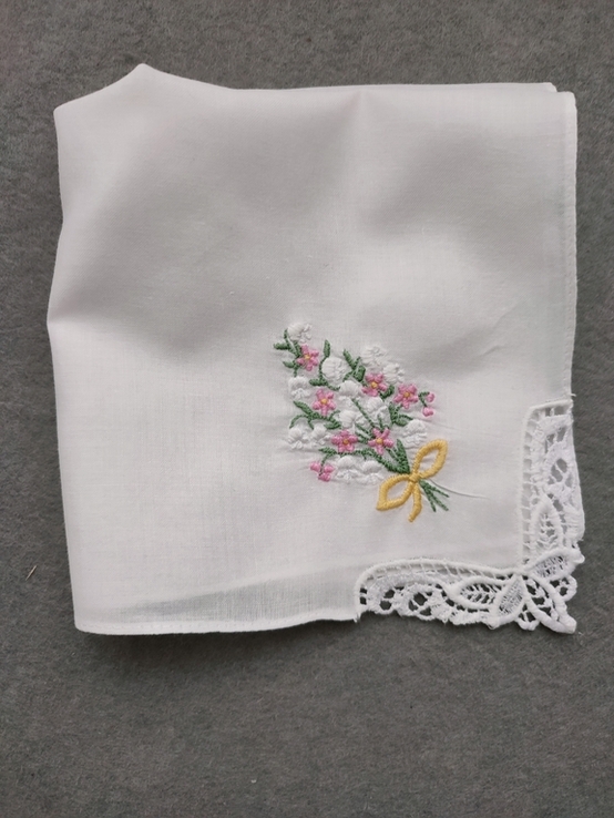Батистый носовой платок с вышивкой цветов, фото №5