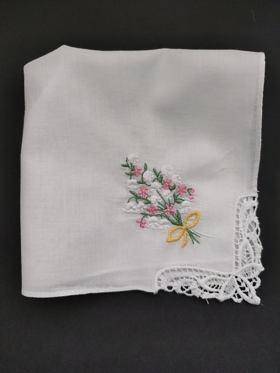 Батистый носовой платок с вышивкой цветов, фото №6