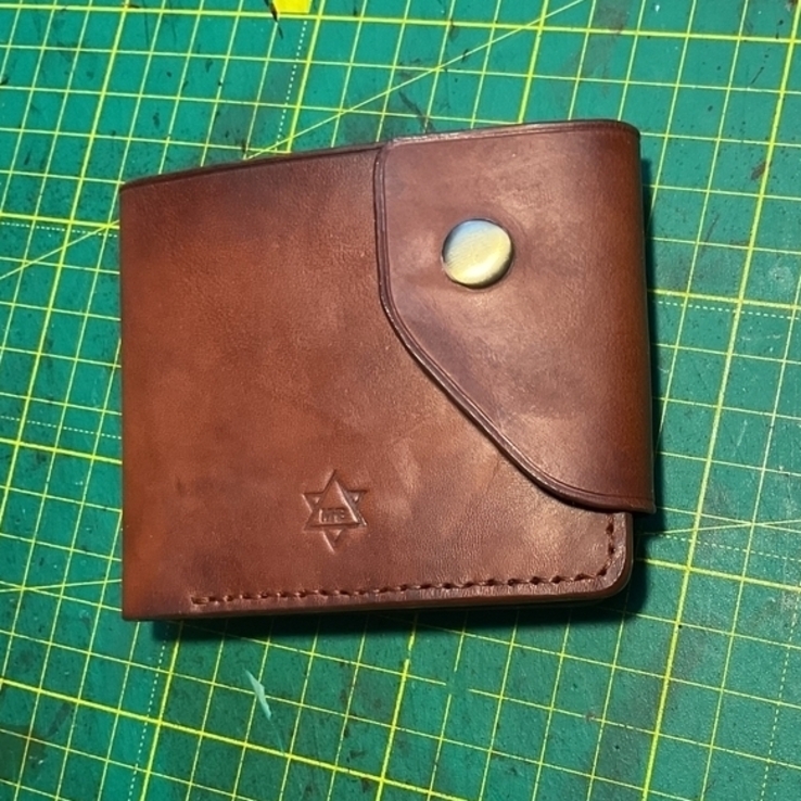 Чоловічій гаманець власного виготовлення з натуральної шкіри рослинного дублення, фото №2
