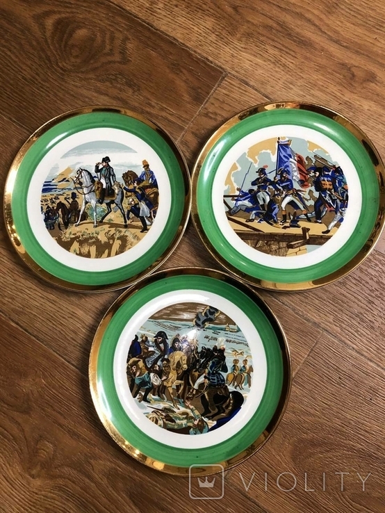 Plate of the Gien factory of French origin, decorated with Napoleonic ...