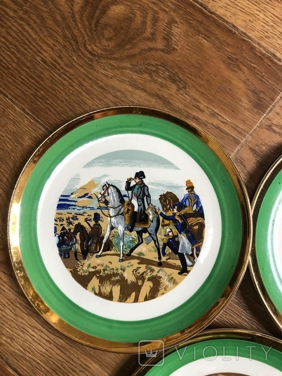 Plate of the Gien factory of French origin, decorated with Napoleonic ...
