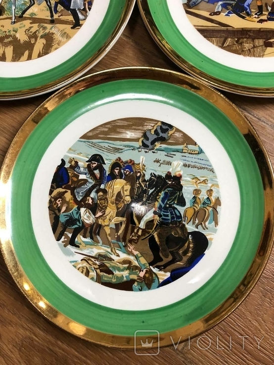 Plate of the Gien factory of French origin, decorated with Napoleonic ...