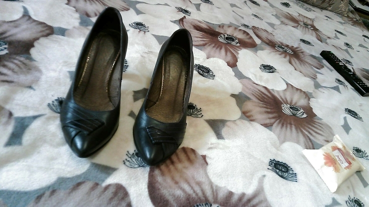 Шкіряні жіночі туфлі на високому каблуці розмір 36., numer zdjęcia 2
