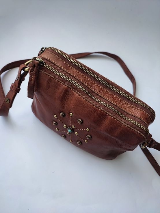 Шкіряна сумка з декором-заклепками крос-боді в стилі бохо, фото №7