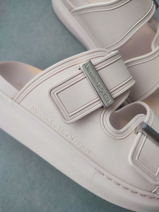 Шльопанці слайдери сандалії від Alexander McQueen, фото №12
