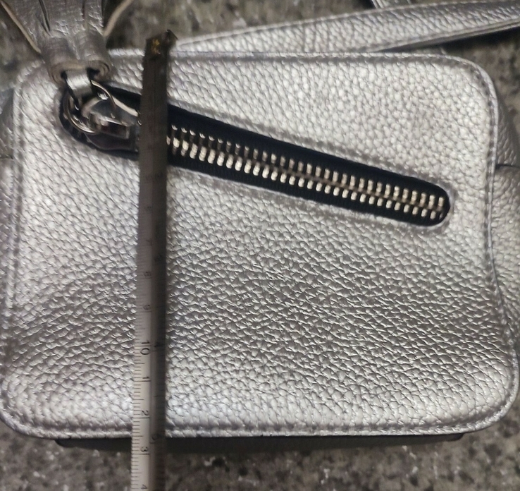 Небольшая сумочка серебристого цвета, фото №6