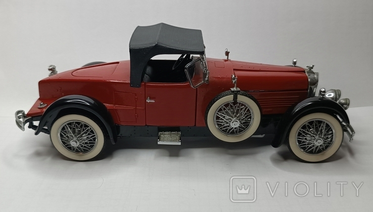 Franklin Mint precision models, 1:24 scale 1928 Stutz Black Hawk Boattail Speedster, together with a