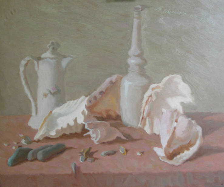 Натюрморт с белыми бутылками и раковинами (2004) 54х65 см