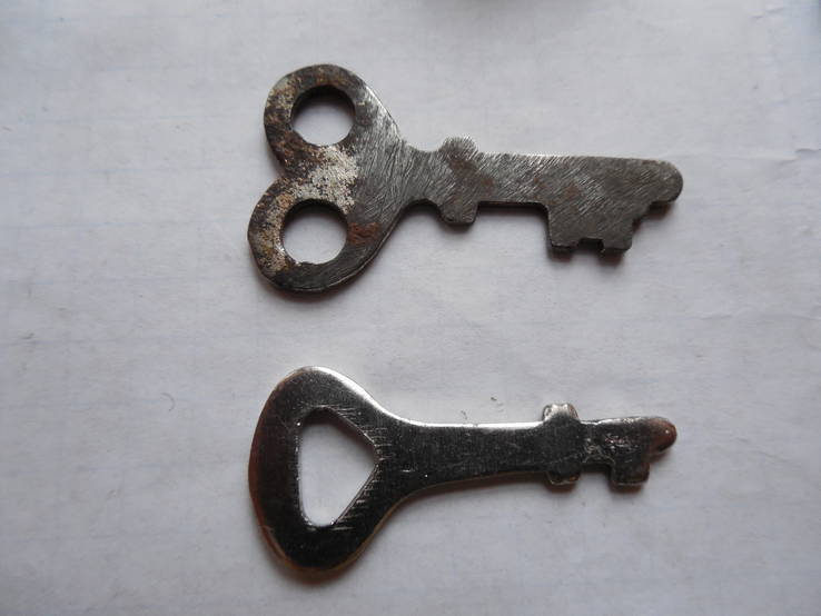 Шесть старых ключей и маленький замочек, фото №6