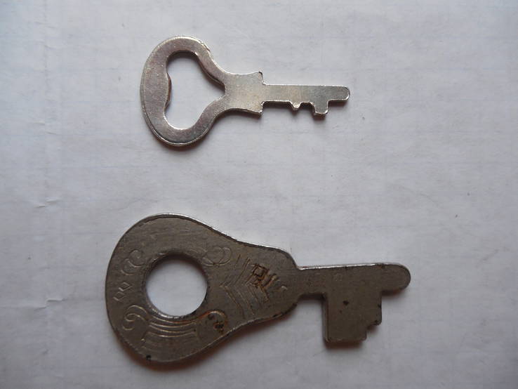 Шесть старых ключей и маленький замочек, фото №8
