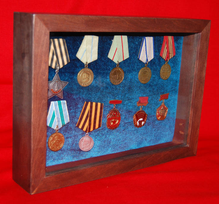  Витрина на стену для медалей и орденов. 28х38см