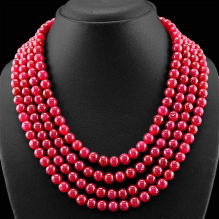 Ожерелье из натуральных рубинов