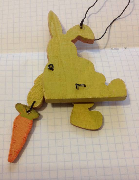 Ёлочная игрушка деревянная "Зайчик с морковкой ", фото №4
