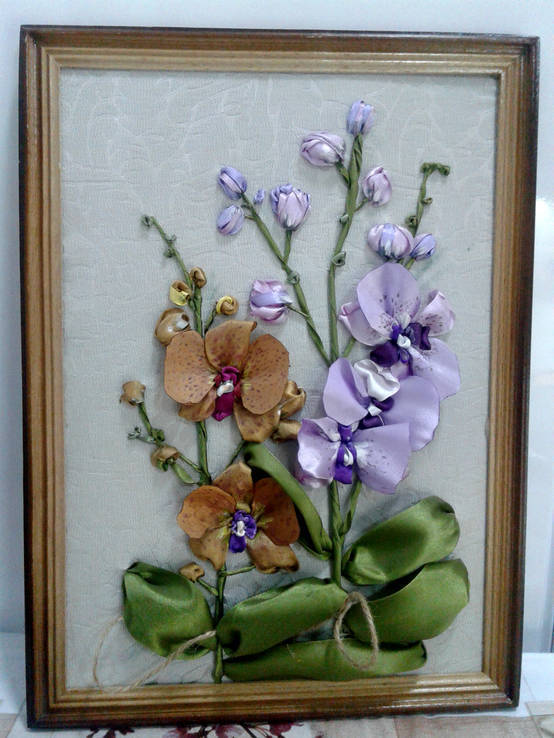 Картина Орхидея. Вышита лентами