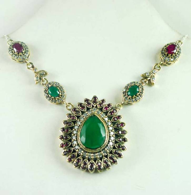 Ожерелье с натуральными цветными агатами