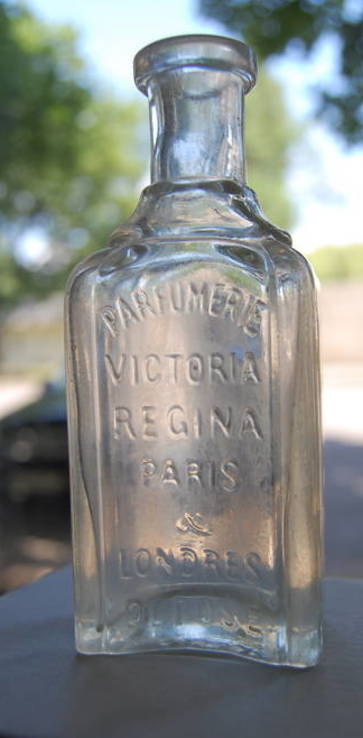 Бутылочка Parfumerie Victoria Regina Raris Lordres Derose. 12см, фото №2