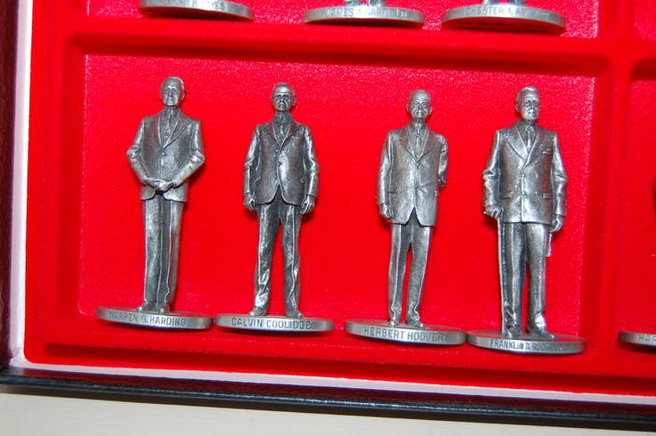39 Оловянных Президентов США в подарочной витрине, фото №12
