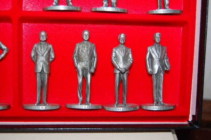 39 Оловянных Президентов США в подарочной витрине, фото №14