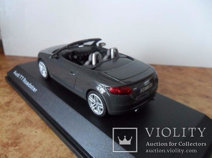 Audi TT Roadster Dealer 1:43, фото №3