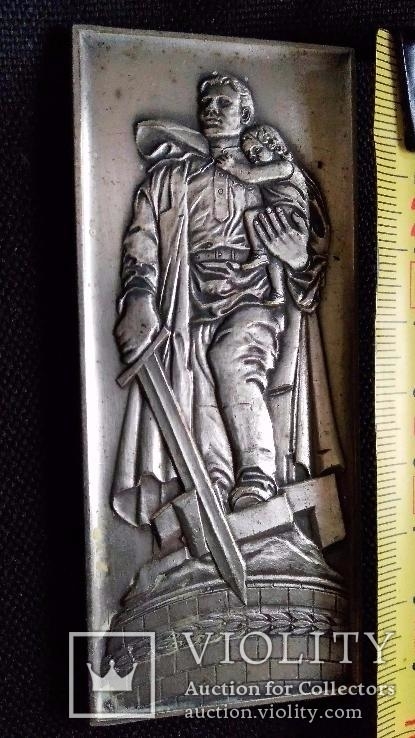 Солдат с ребенком на руках серебрение, фото №2