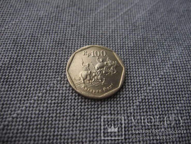 Индонезия 100 рупий 1995, фото №3