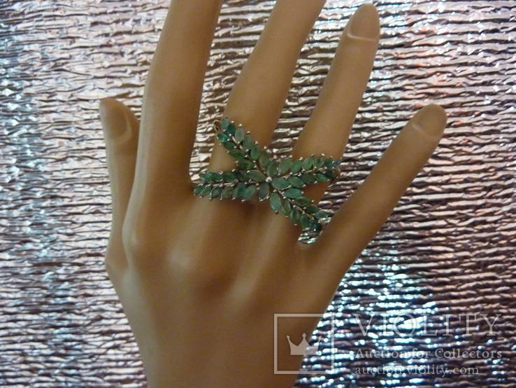 Стильное кольцо с натуральными изумрудами, фото №2