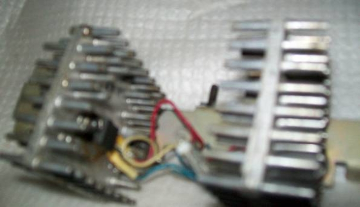 Два игольчатых радиатора с транзисторами., фото №5