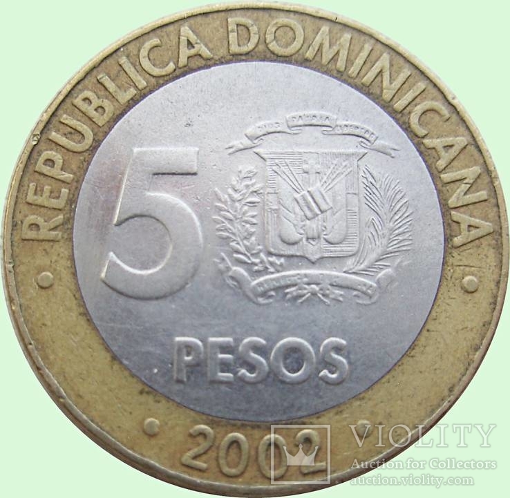 32. Доминикана 5 песо, 2002 год, первый год выпуска, фото №3